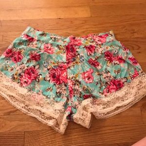 S Flowy High Waisted Floral Shorts with Lace Trim